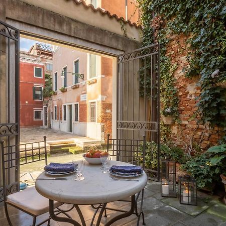 Garden Mansion With Private Mooring R&R Veneza Exterior foto